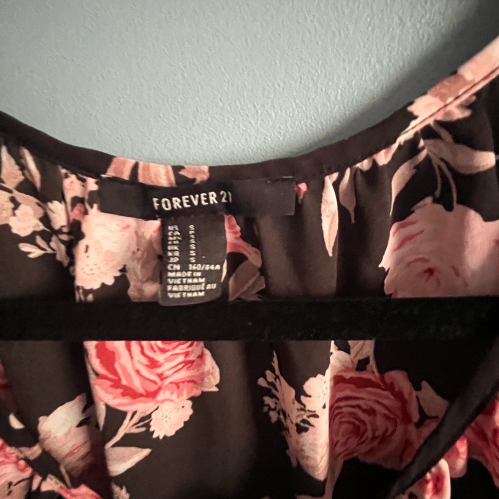 SELLING FOREVER 21 TOP FOR WOMEN SIZE SMALL COLOR FLORAL - Picture 8 of 13